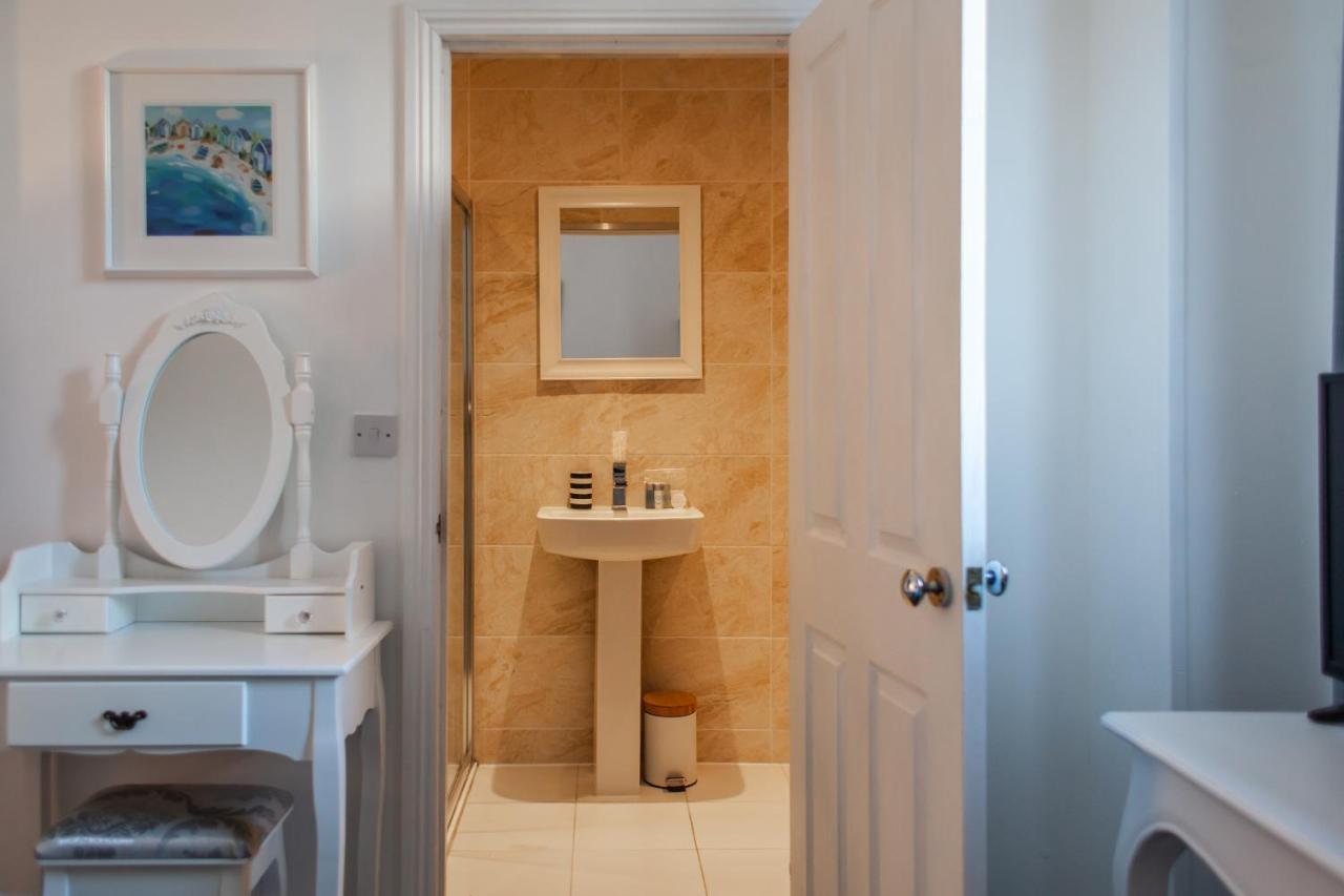No. 98 Boutique Hotel Уеймут Екстериор снимка