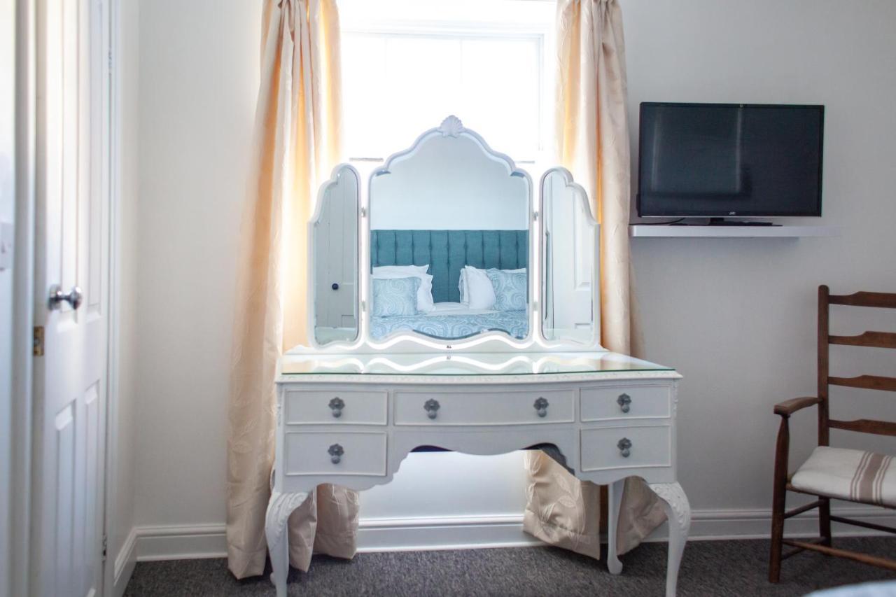 No. 98 Boutique Hotel Уеймут Екстериор снимка