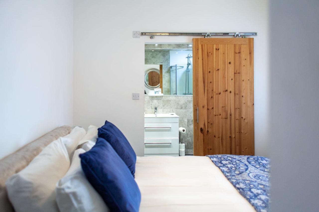 No. 98 Boutique Hotel Уеймут Стая снимка