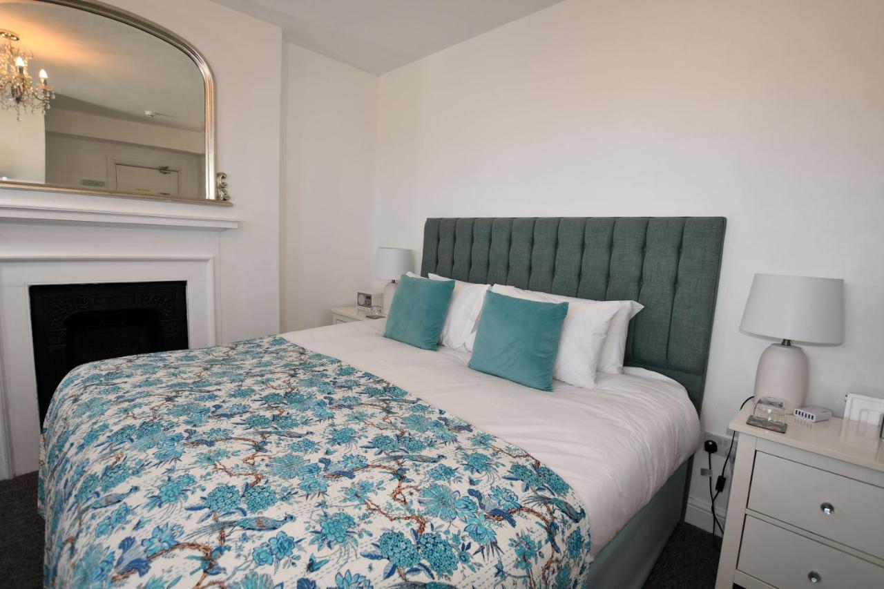 No. 98 Boutique Hotel Уеймут Екстериор снимка