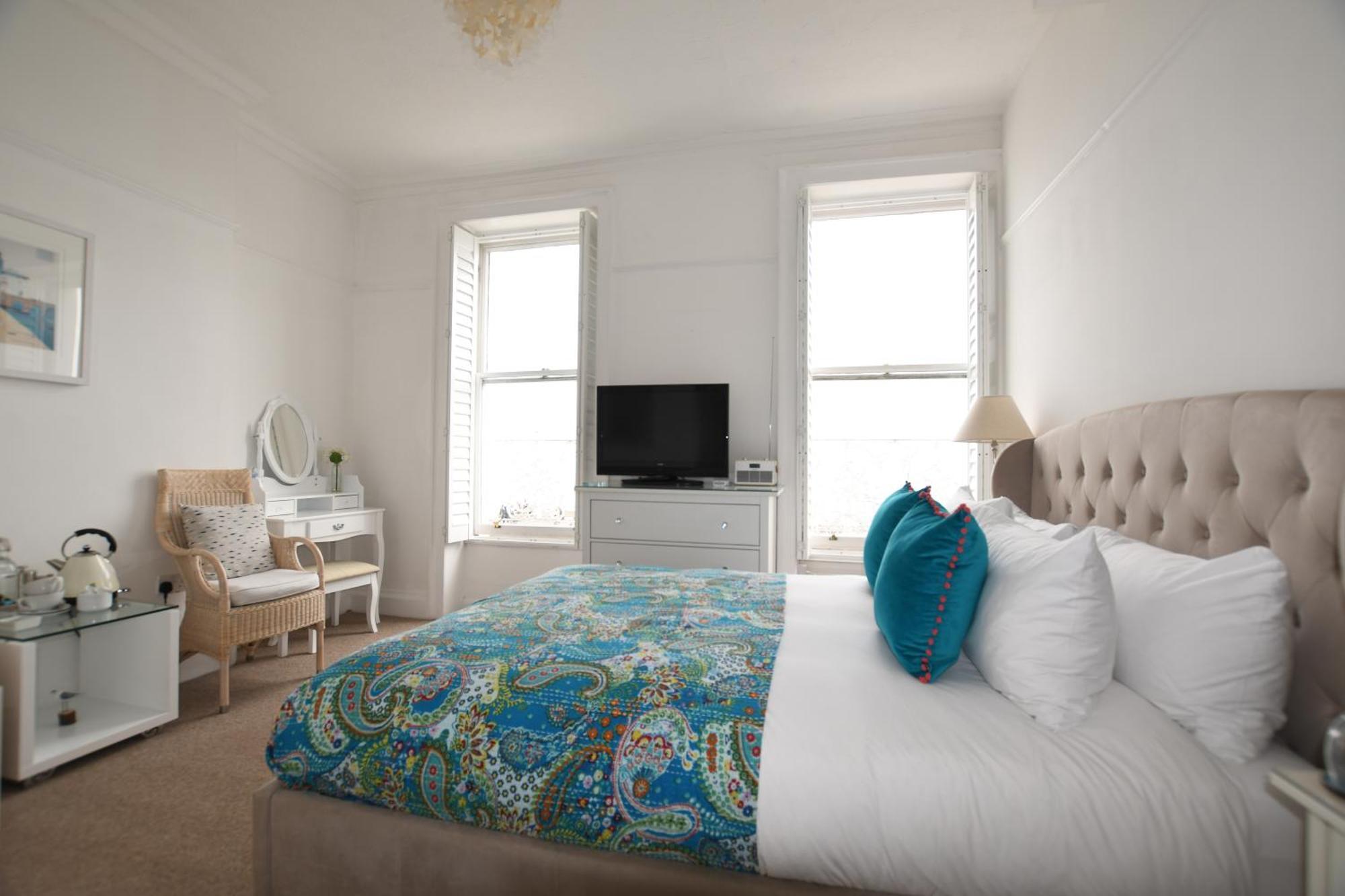 No. 98 Boutique Hotel Уеймут Стая снимка