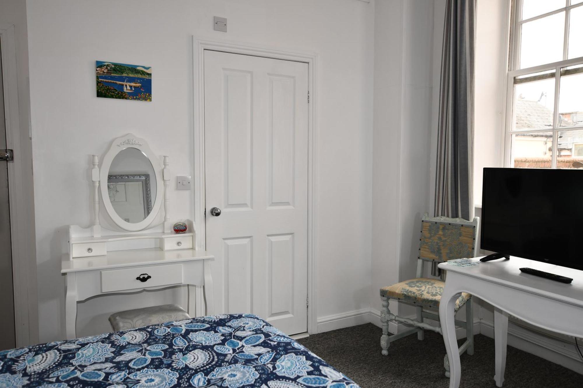 No. 98 Boutique Hotel Уеймут Стая снимка